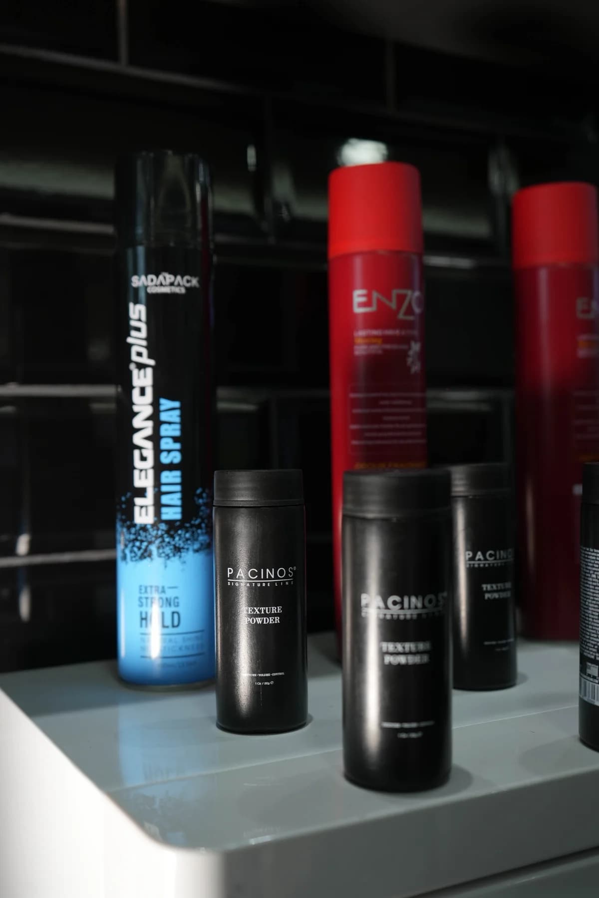 Pacinos Texture Powder y Sadapack Elegance Plus Hair Spray en La Barbiére